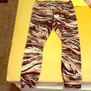 Lulu lemon leggings size 6/8, too small for me